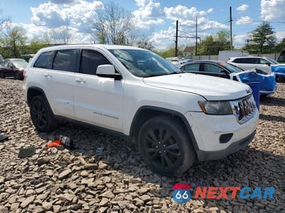 Czwarte zdjęcie samochodu z boku: 2013 JEEP GRAND CHEROKEE LAREDO VIN:1C4RJFAT7DC586958 - miniatura