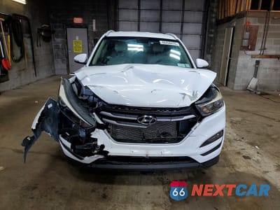 Piąte zdjęcie samochodu w środku: 2017 HYUNDAI TUCSON SE PLUS VIN:KM8J33A44HU420584 - miniatura