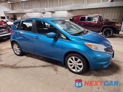 Czwarte zdjęcie samochodu z boku: 2015 NISSAN VERSA NOTE SL VIN:3N1CE2CPXFL396598 - miniatura