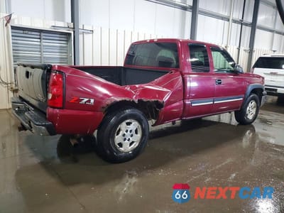 Trzecie zdjęcie samochodu z tyłu: 2004 CHEVROLET SILVERADO K1500 VIN:2GCEK19T241189649 - miniatura