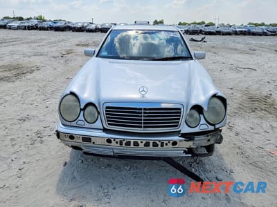 Piąte zdjęcie samochodu w środku: 1998 MERCEDES-BENZ E 320 VIN:WDBJF65F9WA585469 - miniatura