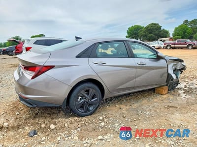 Trzecie zdjęcie samochodu z tyłu: 2022 HYUNDAI ELANTRA SEL VIN:KMHLM4AG6NU216645 - miniatura