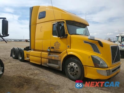 2016 VOLVO VN VNL 4V4NC9EH3GN974511 - główne zdjęcie licytacji z USA - miniatura