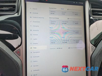 Zdjęcie 9 z 12 samochodu: 2018 TESLA MODEL S VIN:5YJSA1E29JF268778 - miniatura