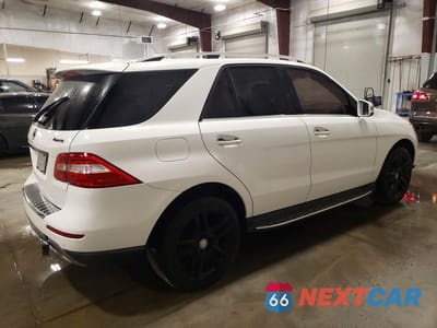 Trzecie zdjęcie samochodu z tyłu: 2015 MERCEDES-BENZ ML 350 4MATIC VIN:4JGDA5HBXFA511358 - miniatura
