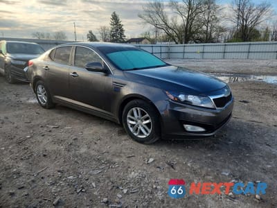 Czwarte zdjęcie samochodu z boku: 2013 KIA OPTIMA LX VIN:5XXGM4A73DG204009 - miniatura