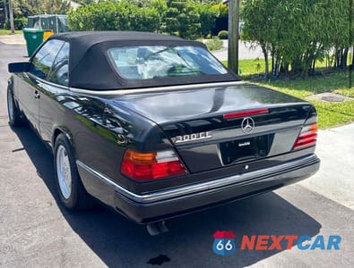 Trzecie zdjęcie samochodu z tyłu: 1993 MERCEDES-BENZ 300 CECV VIN:WDBEA66E7PB922559 - miniatura