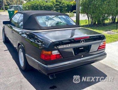 Trzecie zdjęcie samochodu z tyłu: 1993 MERCEDES-BENZ 300 CECV VIN:WDBEA66E7PB922559 - miniatura