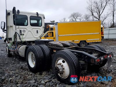 Trzecie zdjęcie samochodu z tyłu: 2021 FREIGHTLINER CASCADIA 126 SEMI TRUCK VIN:3AKJHLDV1MDMU2067 - miniatura