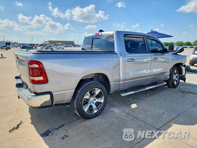 Trzecie zdjęcie samochodu z tyłu: 2023 RAM 1500 LARAMIE VIN:1C6RREJT0PN604512 - miniatura
