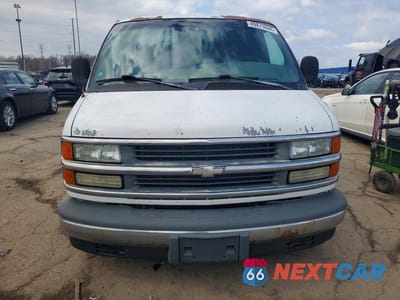 Piąte zdjęcie samochodu w środku: 2002 CHEVROLET EXPRESS 1500 DELIVERY VAN VIN:1GCFG15R121183618 - miniatura
