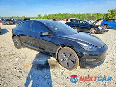 Czwarte zdjęcie samochodu z boku: 2023 TESLA MODEL 3 VIN:5YJ3E1EA2PF385501 - miniatura
