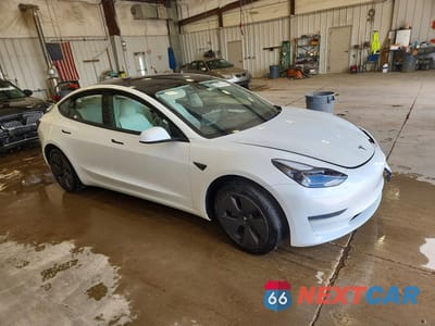 Czwarte zdjęcie samochodu z boku: 2023 TESLA MODEL 3 VIN:5YJ3E1EA3PF573119 - miniatura
