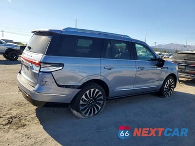 Trzecie zdjęcie samochodu z tyłu: 2023 LINCOLN NAVIGATOR BLACK LABEL VIN:5LMJJ2TG5PEL15856 - miniatura