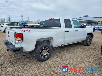 Trzecie zdjęcie samochodu z tyłu: 2018 CHEVROLET SILVERADO K1500 VIN:1GCVKNEH9JZ201016 - miniatura