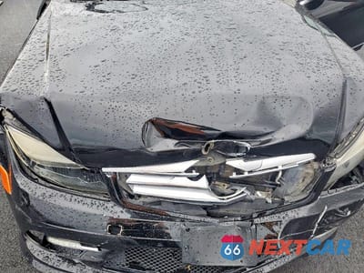 Zdjęcie 11 z 12 samochodu: 2011 MERCEDES-BENZ C 300 VIN:WDDGF5EB1BR134508 - miniatura