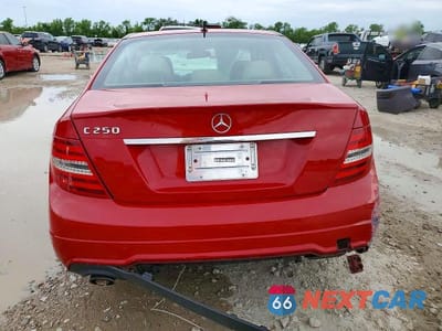 Zdjęcie 6 z 13 samochodu: 2013 MERCEDES-BENZ C 250 VIN:WDDGF4HB0DR256544 - miniatura