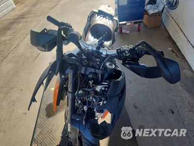 Piąte zdjęcie samochodu w środku: 2010 KTM 990 SUPERMOTO VIN:VBKVS9406AM970054 - miniatura