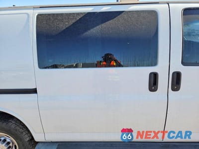 Zdjęcie 6 z 10 samochodu: 2018 CHEVROLET EXPRESS G2500 DELIVERY VAN VIN:1GCWGAFG1J1908825 - miniatura