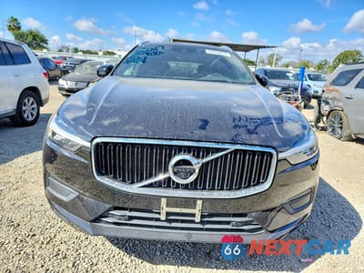 Piąte zdjęcie samochodu w środku: 2021 VOLVO XC60 T5 MOMENTUM VIN:YV4102RKXM1851501 - miniatura