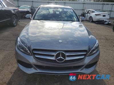 Piąte zdjęcie samochodu w środku: 2015 MERCEDES-BENZ C 300 4MATIC VIN:55SWF4KB1FU018658 - miniatura
