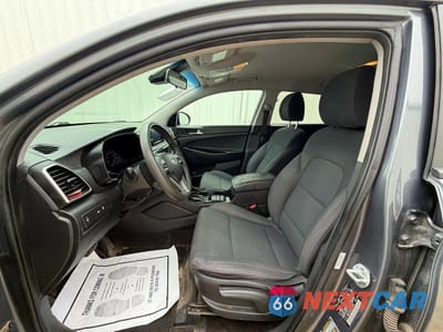 Piąte zdjęcie samochodu w środku: 2019 HYUNDAI TUCSON SE VIN:KM8J23A40KU893067 - miniatura