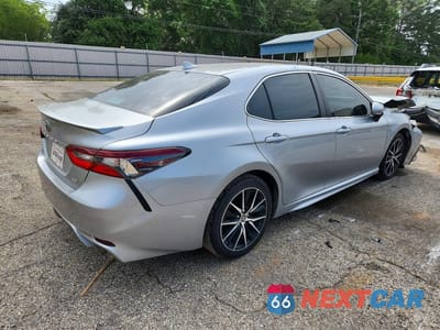 Trzecie zdjęcie samochodu z tyłu: 2024 TOYOTA CAMRY SE VIN:4T1G11AK0RU232732 - miniatura