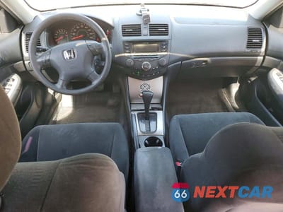 Zdjęcie 8 z 12 samochodu: 2004 HONDA ACCORD EX VIN:1HGCM566X4A080841 - miniatura