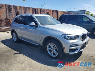 Czwarte zdjęcie samochodu z boku: 2019 BMW X3 SDRIVE30I VIN:5UXTR7C5XKLR44679 - miniatura