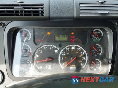 Zdjęcie 8 z 10 samochodu: 2011 FREIGHTLINER CASCADIA 125 SEMI TRUCK VIN:1FUJGLDR6BLAZ4649 - miniatura