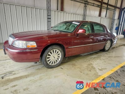 2004 LINCOLN TOWN CAR EXECUTIVE 1LNHM81W54Y644024 - główne zdjęcie licytacji z USA - miniatura