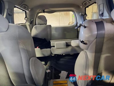 Zdjęcie 10 z 14 samochodu: 2011 TOYOTA SIENNA LE VIN:5TDKK3DCXBS148309 - miniatura