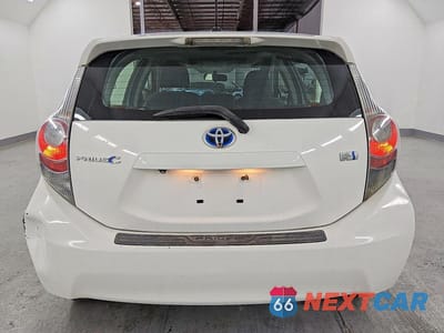 Zdjęcie 6 z 12 samochodu: 2012 TOYOTA PRIUS C THREE VIN:JTDKDTB38C1026463 - miniatura