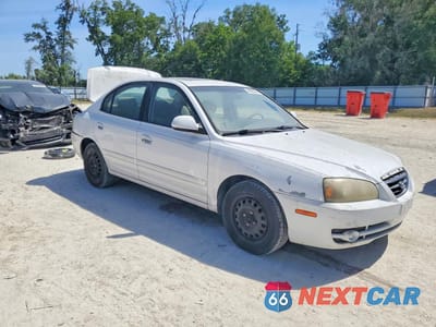 Czwarte zdjęcie samochodu z boku: 2005 HYUNDAI ELANTRA GLS VIN:KMHDN46D35U107186 - miniatura