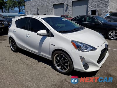 Czwarte zdjęcie samochodu z boku: 2016 TOYOTA PRIUS C TWO VIN:JTDKDTB33G1117324 - miniatura