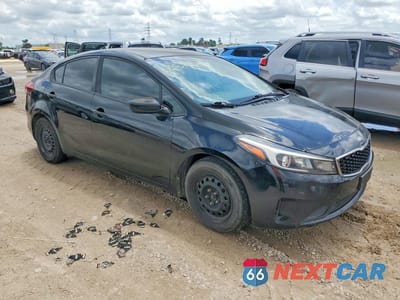 Czwarte zdjęcie samochodu z boku: 2017 KIA FORTE LX VIN:3KPFL4A72HE120776 - miniatura