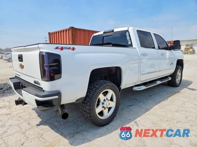 Trzecie zdjęcie samochodu z tyłu: 2015 CHEVROLET SILVERADO K2500 HIGH COUNTRY VIN:1GC1KXE81FF558600 - miniatura