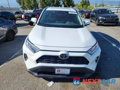 Piąte zdjęcie samochodu w środku: 2019 TOYOTA RAV4 XLE VIN:2T3W1RFV2KW044708 - miniatura