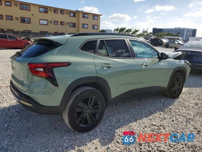 Trzecie zdjęcie samochodu z tyłu: 2024 CHEVROLET TRAX ACTIV VIN:KL77LKE21RC095608 - miniatura