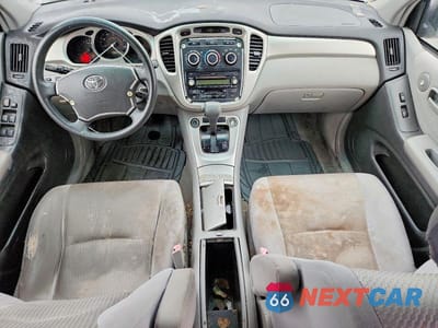 Zdjęcie 8 z 13 samochodu: 2005 TOYOTA HIGHLANDER VIN:JTEEP21A740053820 - miniatura