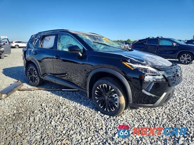 Czwarte zdjęcie samochodu z boku: 2026 NISSAN ROGUE DARK ARMOR VIN:5N1BT3BA4TC749311 - miniatura