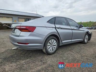 Trzecie zdjęcie samochodu z tyłu: 2019 VOLKSWAGEN JETTA S VIN:3VWC57BU3KM171202 - miniatura