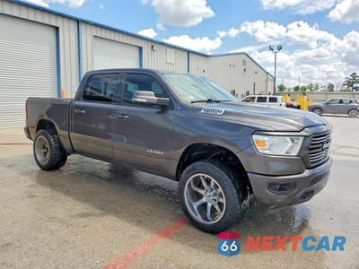 Czwarte zdjęcie samochodu z boku: 2020 RAM 1500 BIG HORN VIN:1C6RREFTXLN188682 - miniatura