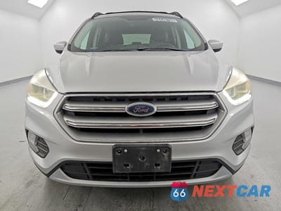 Piąte zdjęcie samochodu w środku: 2017 FORD ESCAPE SE VIN:1FMCU9GD7HUD29423 - miniatura