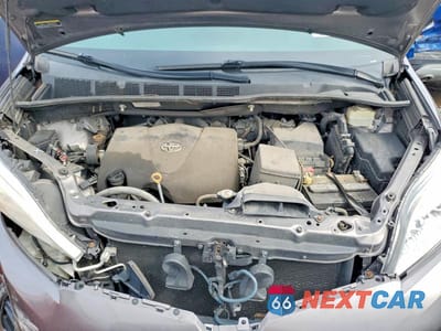 Zdjęcie 12 z 13 samochodu: 2018 TOYOTA SIENNA LE VIN:5TDKZ3DC6JS905376 - miniatura