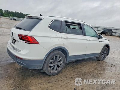 Trzecie zdjęcie samochodu z tyłu: 2022 VOLKSWAGEN TIGUAN SE VIN:3VV3B7AX8NM093738 - miniatura