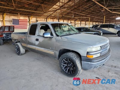 Czwarte zdjęcie samochodu z boku: 2001 CHEVROLET SILVERADO VIN:1GCEK19T71E105190 - miniatura