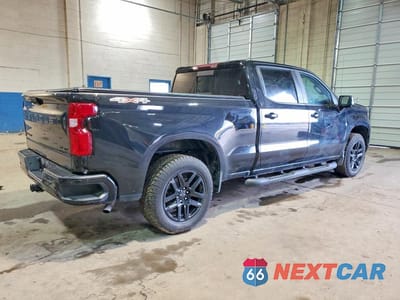 Trzecie zdjęcie samochodu z tyłu: 2022 CHEVROLET SILVERADO K1500 RST VIN:3GCUDEED6NG594773 - miniatura