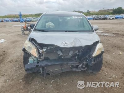 Piąte zdjęcie samochodu w środku: 2016 TOYOTA SIENNA LE 8-PASSENGER VIN:5TDKK3DC0GS748392 - miniatura