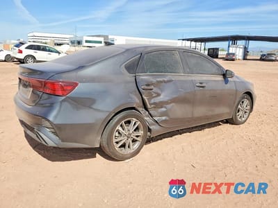 Trzecie zdjęcie samochodu z tyłu: 2022 KIA FORTE LXS VIN:3KPF24AD6NE437030 - miniatura